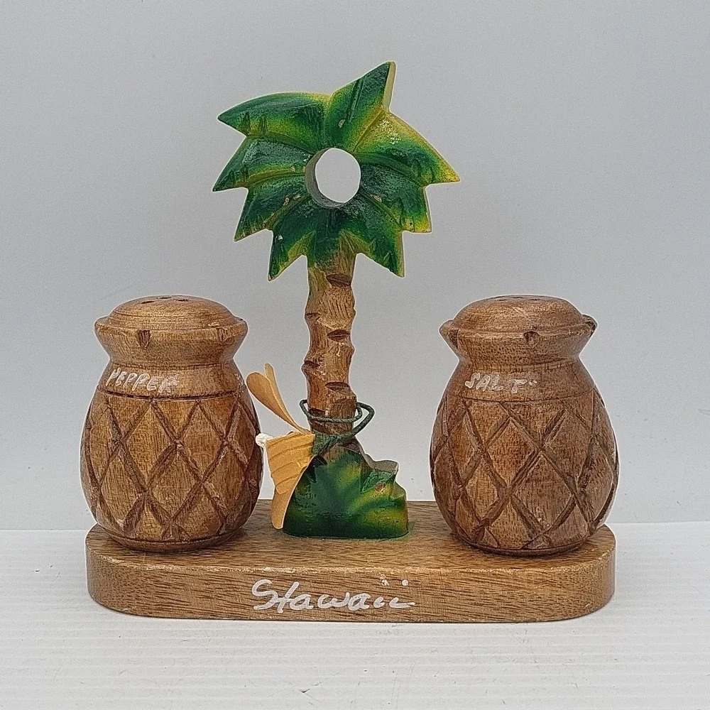 Vintage Hawaiian‎ Themed Wooden Palm Tree Salt & Pepper Shakers